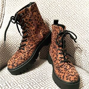 NEW Sincerely Jules Leopard Print Combat Boots. Sz 6.5.